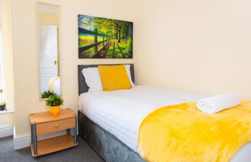 3 Bedroom House, Free Parking and Self Check In - Foto 25