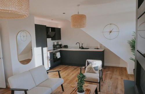 Spacious Second Floor Apartment, Fourth Avenue - Foto 2