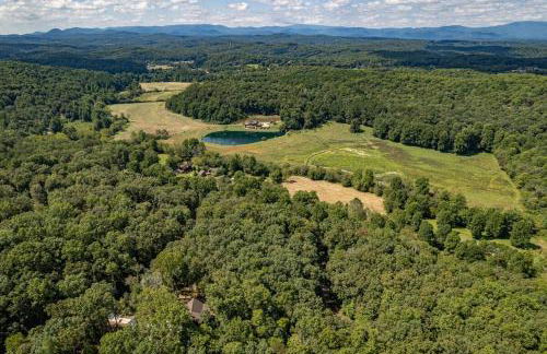 Mountain Hideaway with Hot Tub & Fire Pit - Foto 10