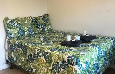 Crown Inn & Suites - Foto 1