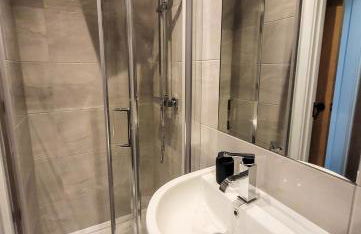 4 bed 2 bath Spacious House with 2 Driveway parking in Ilford London - Foto 18