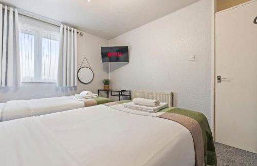 Spacious White House with parking, garden, Wi-Fi - Photo 24