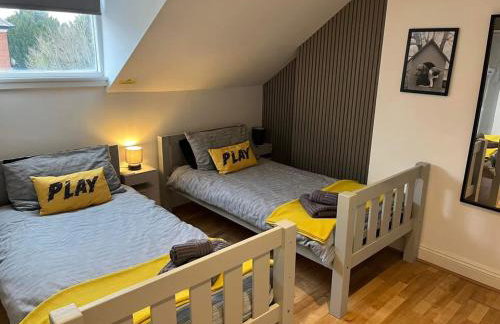 Victorian red-brick home in picturesque market town - Photo 4