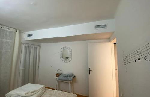 Piso delante de la playa La Pineda con 2 habitaciones - Photo 27