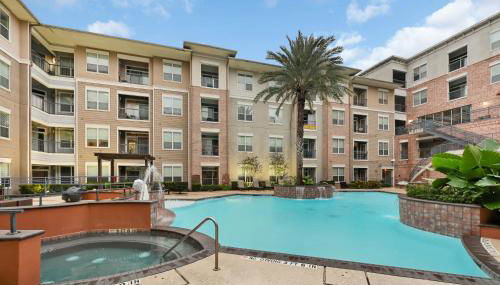 Central Houston Stay - Walk to NRG Stadium, Relax by the Pool, and More! - Foto 2