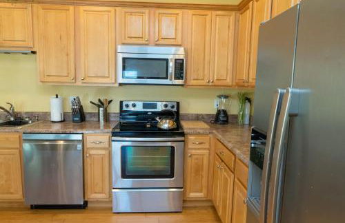 Stunning 3BR Apt, Parking, Full Kitchen, WiFi -H- - Foto 22