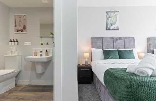 Tropical Suite - 2 Bed 2 Bath City Centre Netflix Games - Exclusive Weekly and Monthly DEALS - Raozee Homes - Foto 18