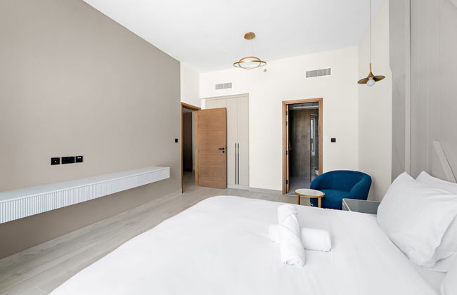 Luxurious 1 Bedroom Retreat With Pool gym and Game - Photo 10