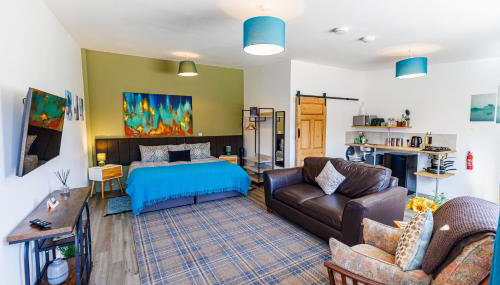 Modern Barn Conversion - Photo 3