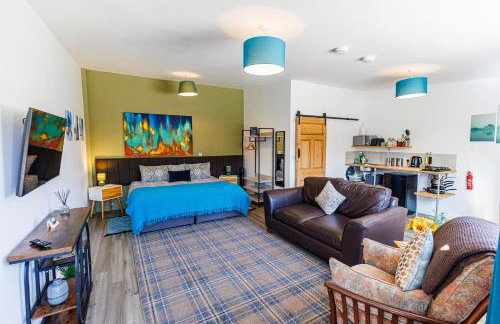 Modern Barn Conversion - Photo 3