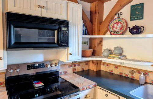 Bright Post & Beam Retreat with Fire Pit & Game Room Near Acadia | Sorrento, Maine - Foto 16