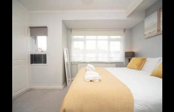 Chessington Blue with parking - Photo 8