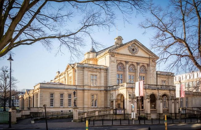 Elliot Oliver - Stunning 6 Bedroom Regency House With Parking - Photo 37