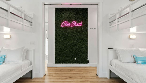 Chic Shack by Avantstay Private Pool Walk to Beach Sleeps 20 - Foto 2, Habitación