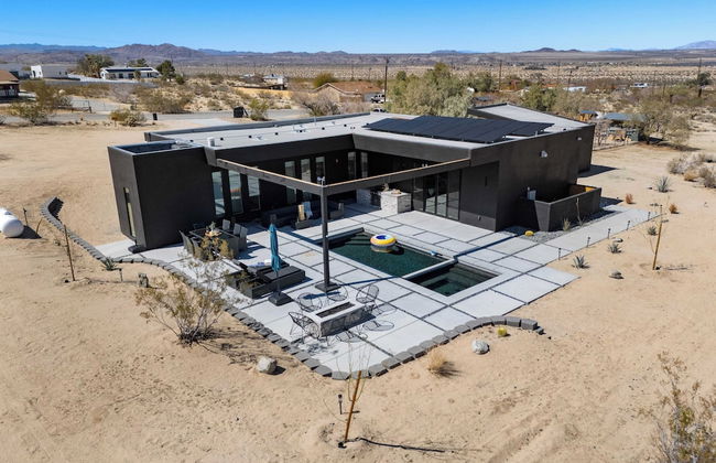 Luxe Modern Escape w/ Pool, Hottub, Firepit, Desert View Obsidian by Avantstay - Foto 1