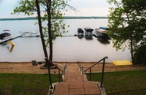 Lake Access and Easy Living at West Battle Lake - Foto 35