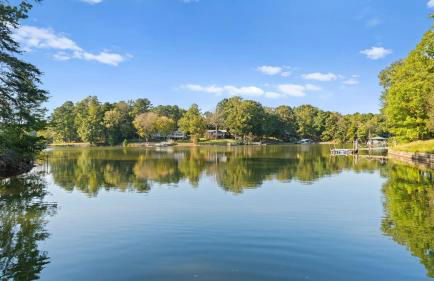 Lakefront 6bdr, Priv Dock, Game Room, Firepit Jake's Lake House by Avantstay - Foto 144