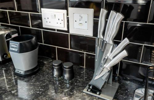 Cozy 2 Bed Apartment - Unlimited Wi-Fi - Free Parking - Sleeps 6 - By Old Trafford - Foto 11