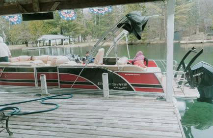 Beautiful Torch Lake House with Beach Access home - Foto 43