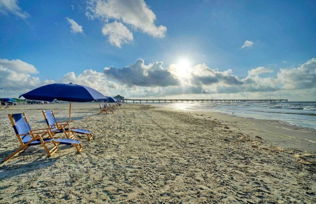 Oceanfront Condo w/ Private Balcony Pool + Tennis Bubbly Blew by Avantstay - Foto 50