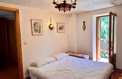 Cozy Three-Room Apartment with Mountain View & Parking - Ussin Chalet - Valtournenche - Foto 8