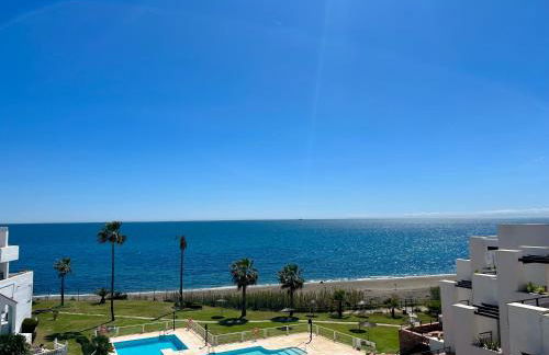 BEACHFRONT Penthouse Luxury - Photo 39