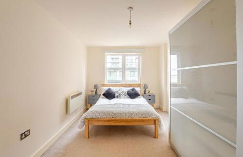 Amazing River view 2 bedroom apartment, sleeps 6, balcony and parking - Foto 22