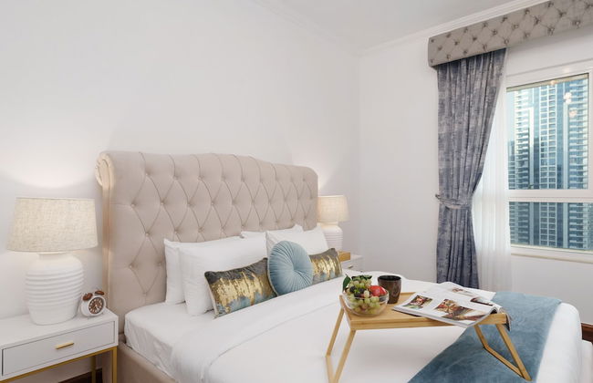 Maison Privee - Dreamy Apt with Jaw-Dropping Marina Views - Photo 3