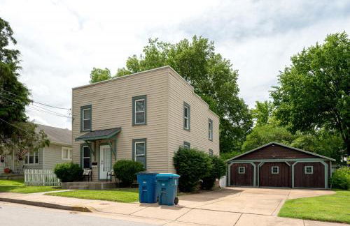 4 Bedroom House, sleeps 12, short walk to Main St! - Foto 1