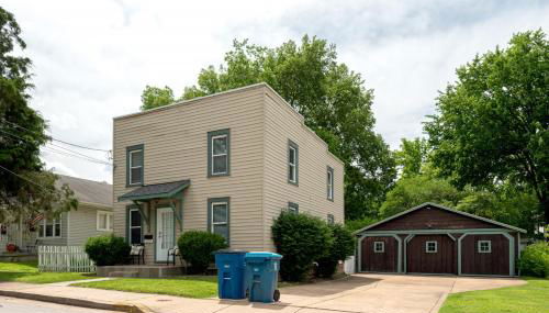 4 Bedroom House, sleeps 12, short walk to Main St! - Foto 1