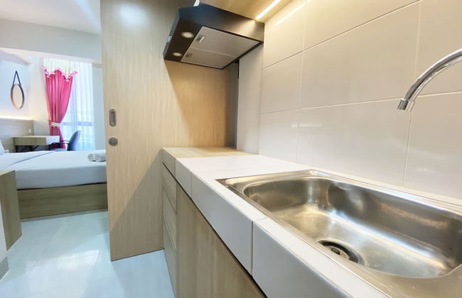 Homey And Modern Studio The Alton Apartment - Foto 8