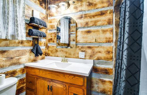 Serene and Cozy Studio Cabin Walk to Norfork Lake! - Foto 13