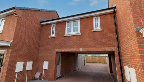 Charming Coastal Retreat - 1-Bedroom Flat in Blyth - Pass the Keys - Foto 2