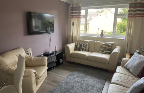 A Home from Home -2 Bed Flat & Free Driveway Parking - Foto 25
