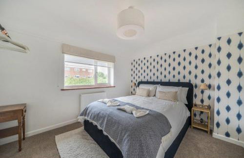 Cosy 3BR Home with Private Garden & Driveway - Foto 2