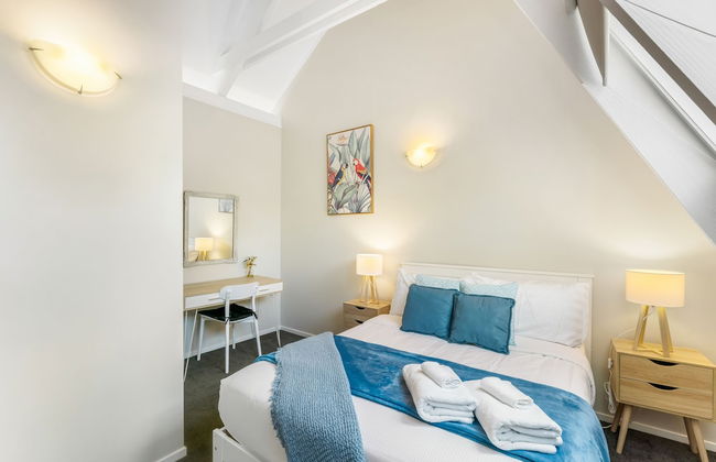 A Home away from Home - Netflix -Parking - Foto 7