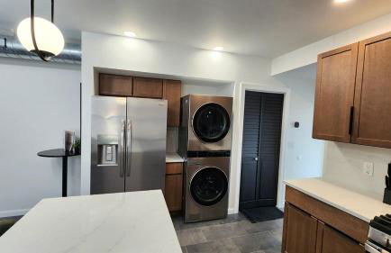 The Row House- Modern, Stylish and Newly Updated! - Foto 15