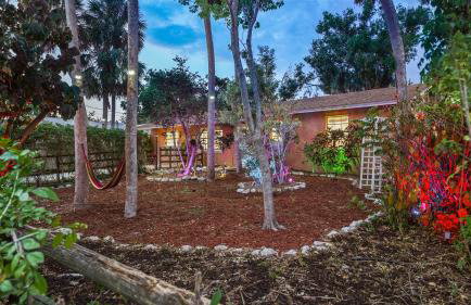 Sunny 3BR Oasis with Water View and Beach Gear Near Siesta - Foto 38