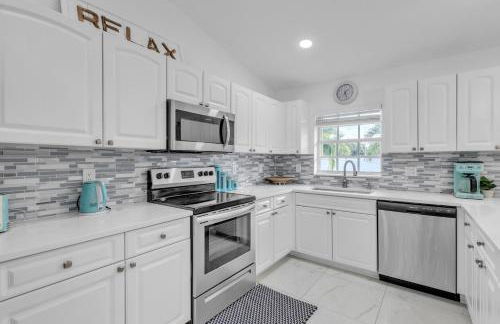 Gorgeous Lake Worth Beach House 4 Bedroom Home by RedAwning - Photo 30