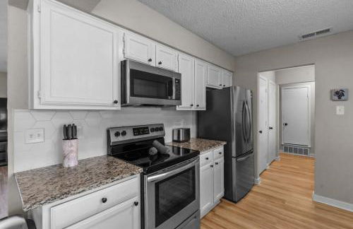 DFW Retreat - Pool, Spa & Minutes to Dallas & Fort Worth - Photo 22