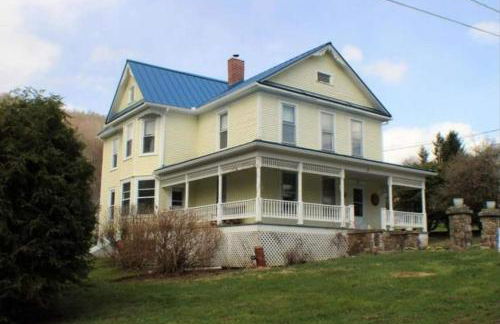 BaseCampWV-Durbin. Spacious 4 bedroom house w/yard - Foto 20