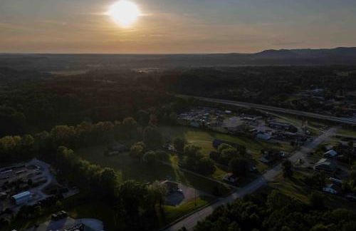 Charming Country Farmhouse Near Natural Bridge - Foto 47