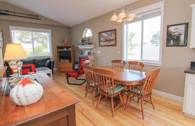 Lola's Lighthouse - Photo 21