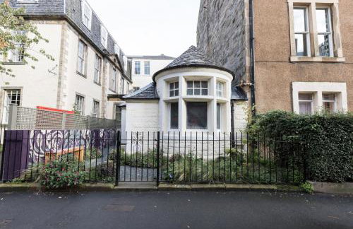 JOIVY Contemporary Cottage with Free Parking - Foto 45