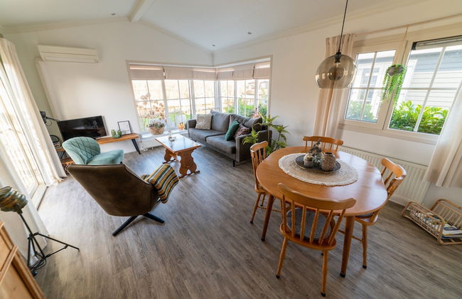 Canal-side Stay, Giethoorn - Photo 14