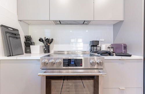 Cozy Brooklyn Getaway with Balcony - Foto 6