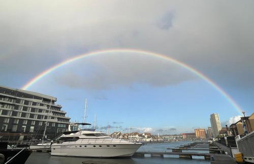 SUPERYACHT ON TOWN QUAY MARINA, SOUTHAMPTON - Very close to city centre and cruise terminals - free parking included - Foto 24
