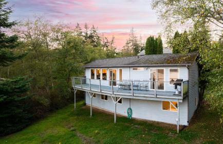 Incredible Water Views, Deck Relaxing Retreat Greenbank Getaway by Avantstay - Foto 60