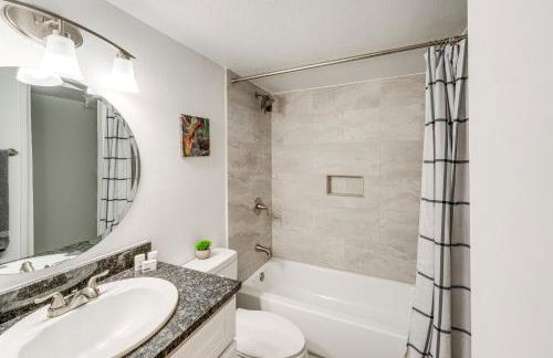 Game Room and Patio Family Home in The Colony! - Foto 19