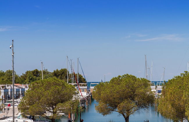 Premium Levant 212 Marina Apartment - Photo 29